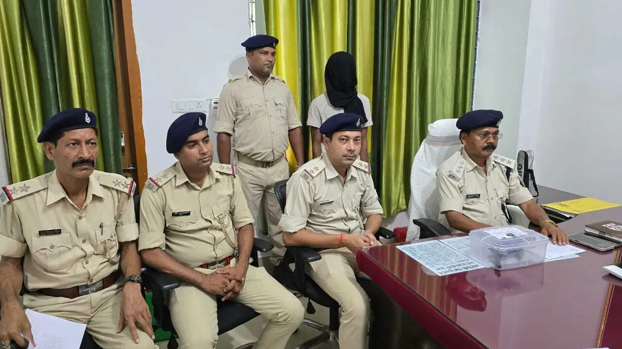 देसी कट्टा व तीन जिंदा कारतूस के साथ युवक गिरफ्तार