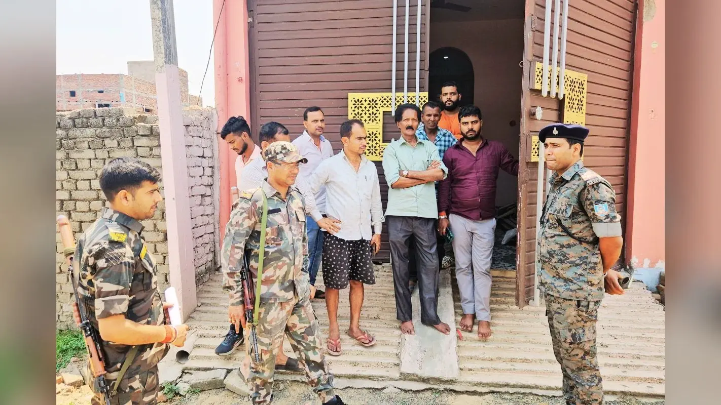 शादी में गया था परिवार, बंद घर से 8 लाख के गहने समेत 12 लाख की संपत्ति ले उड़े चोर