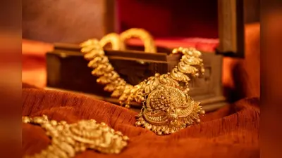 Gold Price Today: विदेशी बाजारों में चमक बरकरार, जानें भारत में क्या है सोने-चांदी का भाव