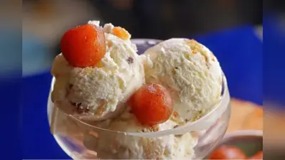 Gulab Jamun Ice Cream: गुलाब जामुन की मिठास, आइसक्रीम की ठंडक – घर पर बनाएं ये मजेदार गुलाब जामुन आइसक्रीम