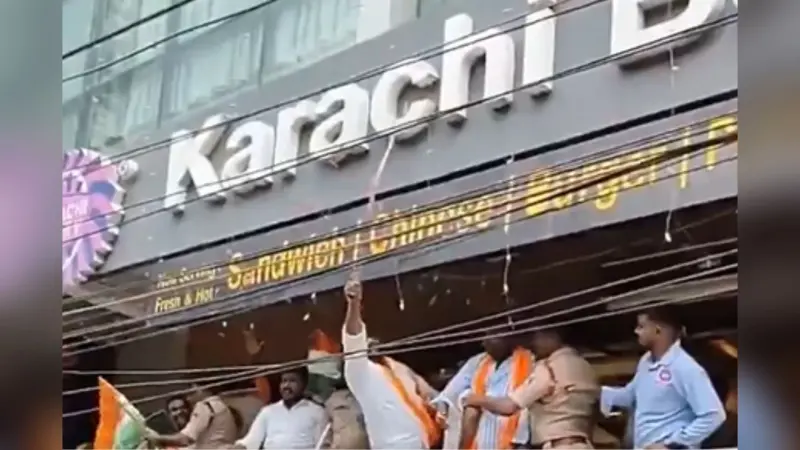 Viral Video: बेकरी के नाम पर हुआ बवाल, दुकान में तोड़फोड़ करते हुए वीडियो वायरल