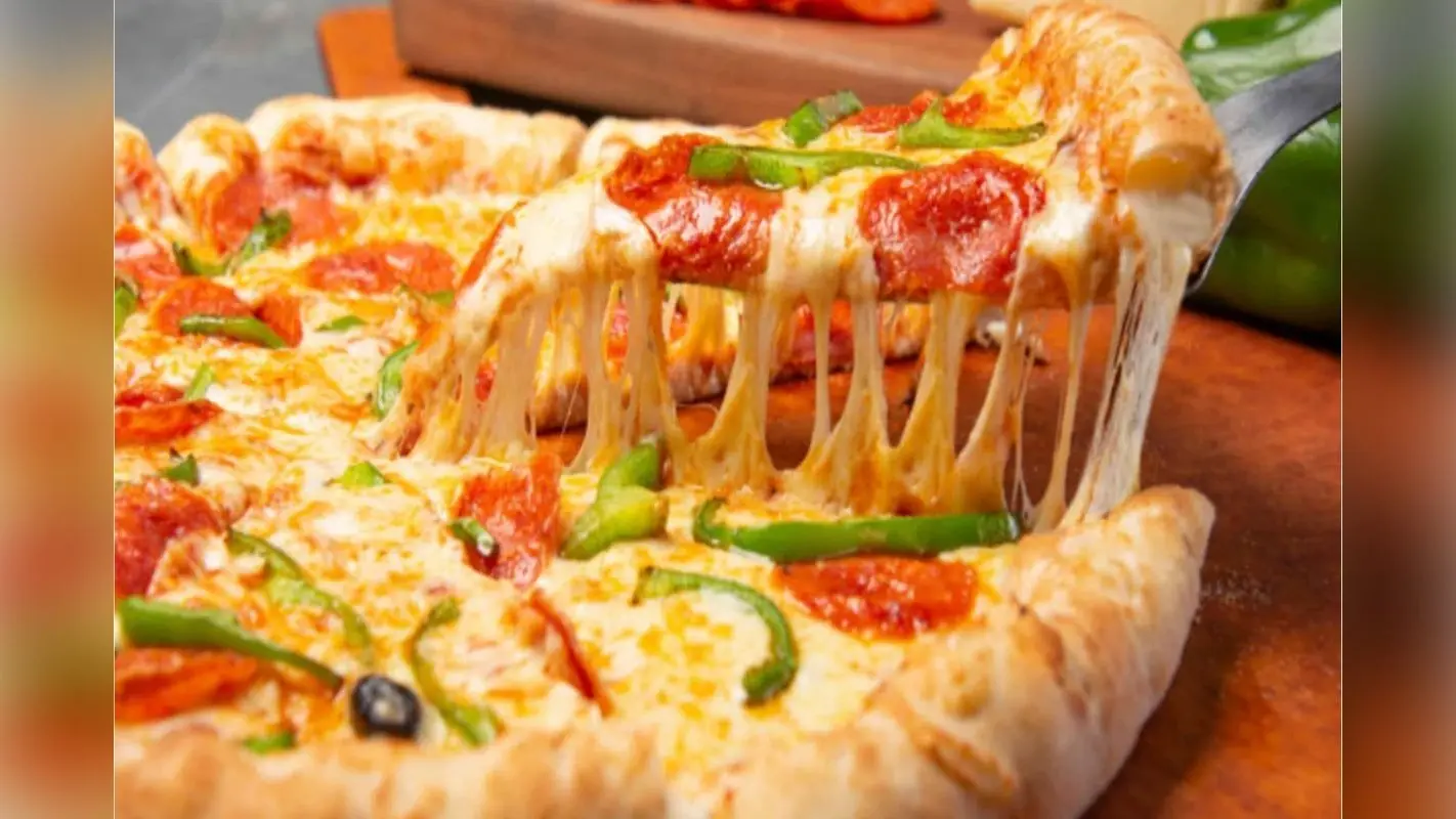Instant Suji Pizza: बिना ओवन और मैदे के बनाएं टेस्टी पिज्जा कुछ ही मिनटों में