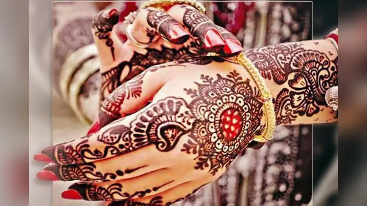 Latest Bridal Mehndi Designs With Glitter: ब्राइडल मेहंदी डिजाइंस विद ग्लिटर,अपने खास दिन को बनाएं और भी खास