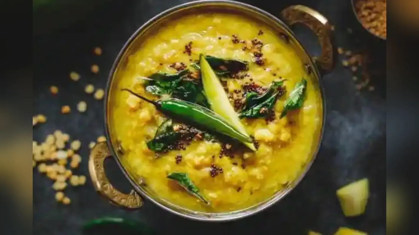 Mango Dal Recipe: कच्चे आम से बनाएं यह खास दाल, चावल के साथ लगेगी लाजवाब