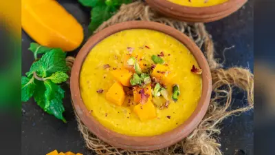 Mango Phirni Recipe: गर्मी में जरूर बनाएं ठंडी-ठंडी मैंगो फिरनी, ताजगी और मिठास का अनोखा स्वाद