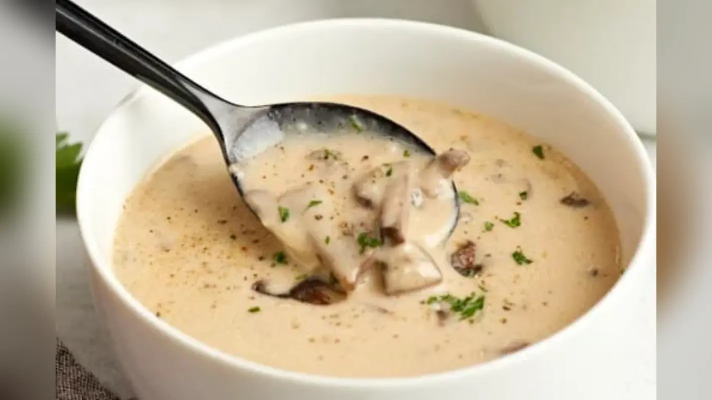 Mushroom Soup Recipe: सेहत और स्वाद का बेहतरीन मेल, घर पर बनाएं मशरूम सूप