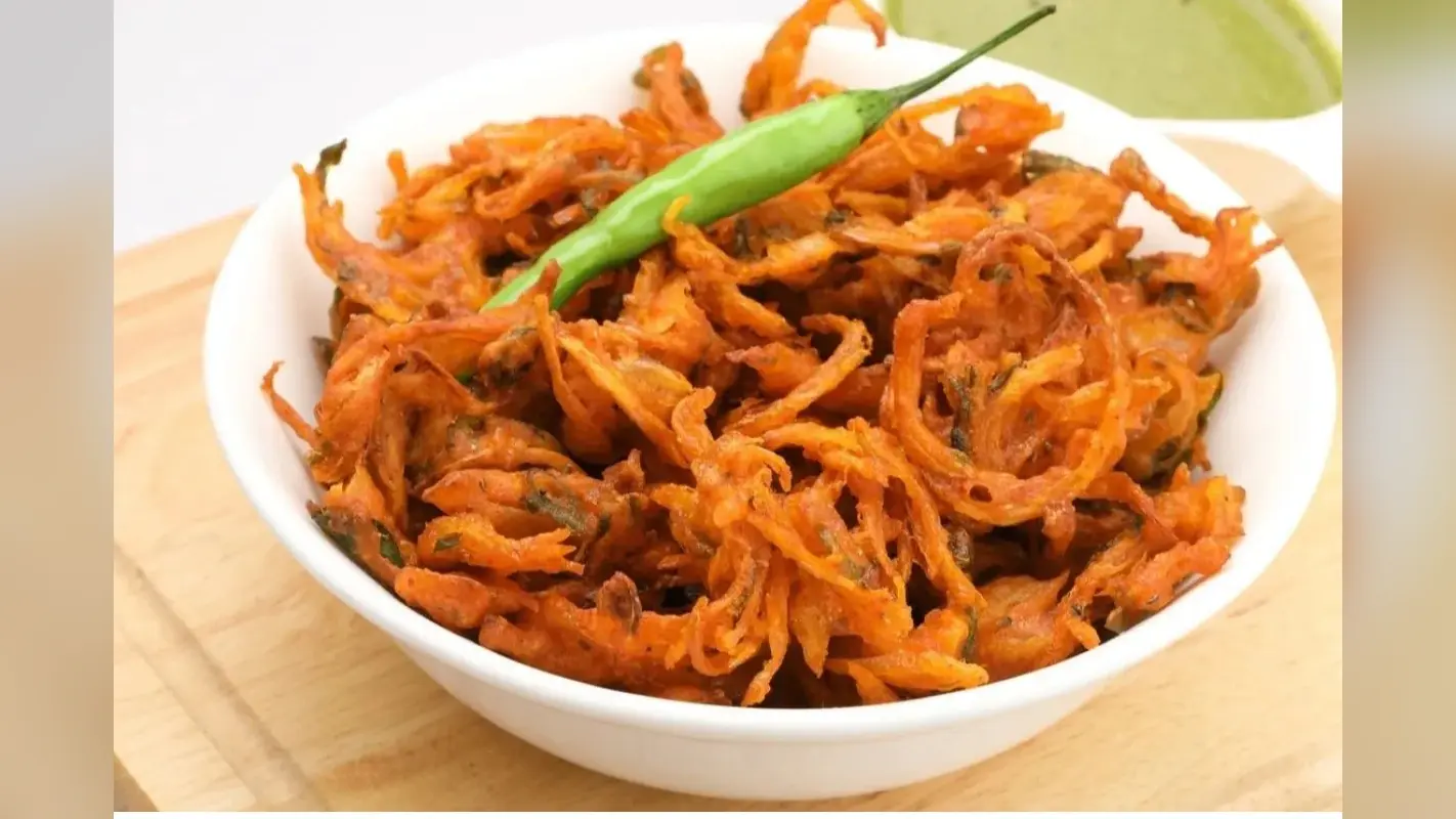 Onion Pakoda Recipe: झटपट बनाएं कुरकुरे प्याज के पकौड़े, चाय के साथ शाम को बनाएं खास