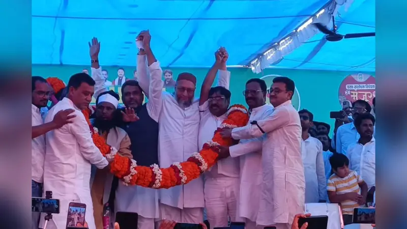 Bihar Elections 2025: ओवैसी ने सीमांचल से फूंका चुनावी बिगुल, बोले- मजलिस ही लड़ सकती है आपकी लड़ाई