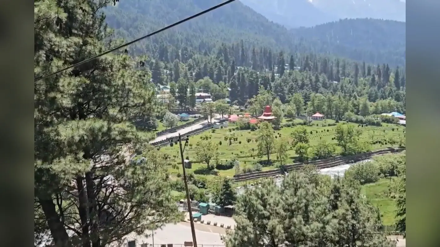 Pahalgam Terrorist Attack: टूरिस्ट प्लेस, होटल और सड़कें सुनसान! पहलगाम में हमले के एक महीने बाद ऐसा है मंजर