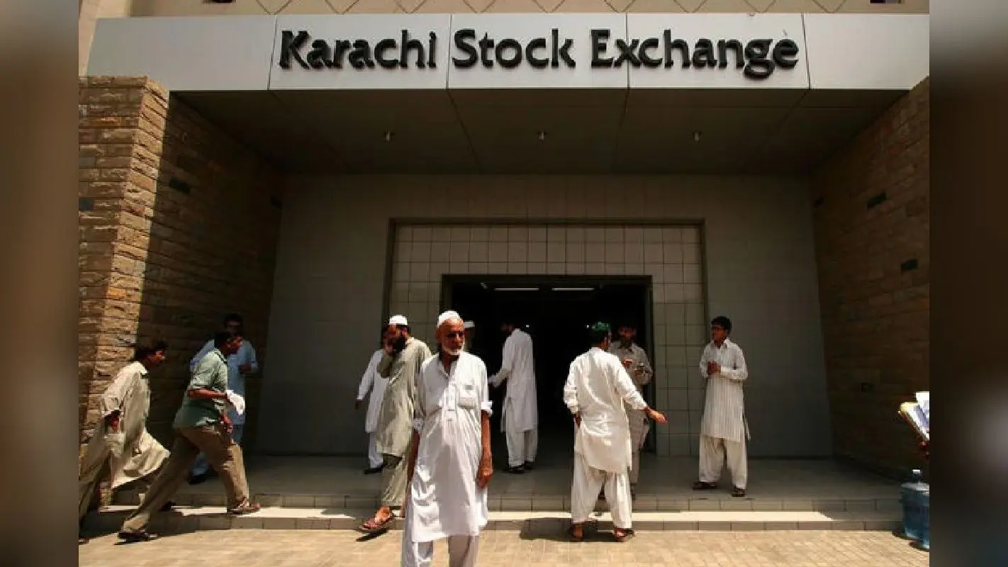 सीजफायर के बाद करांची के बाजार में जश्न, KSE ने लगाई 10,118.64 अंकों की छलांग