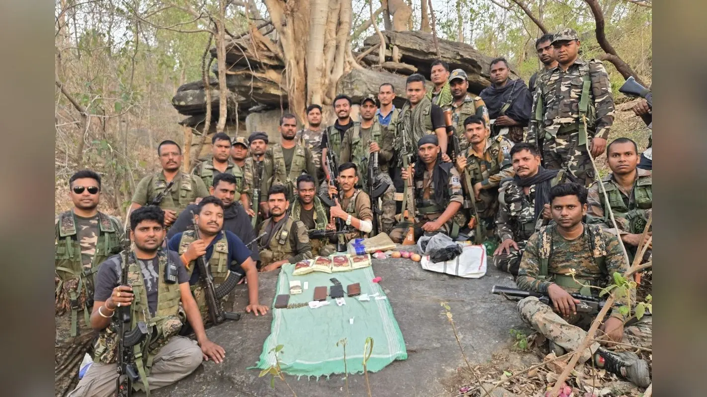 Palamu Encounter: झारखंड के पलामू में पुलिस-टीएसपीसी मुठभेड़, अंधाधुंध फायरिंग, नक्सल सामग्री बरामद