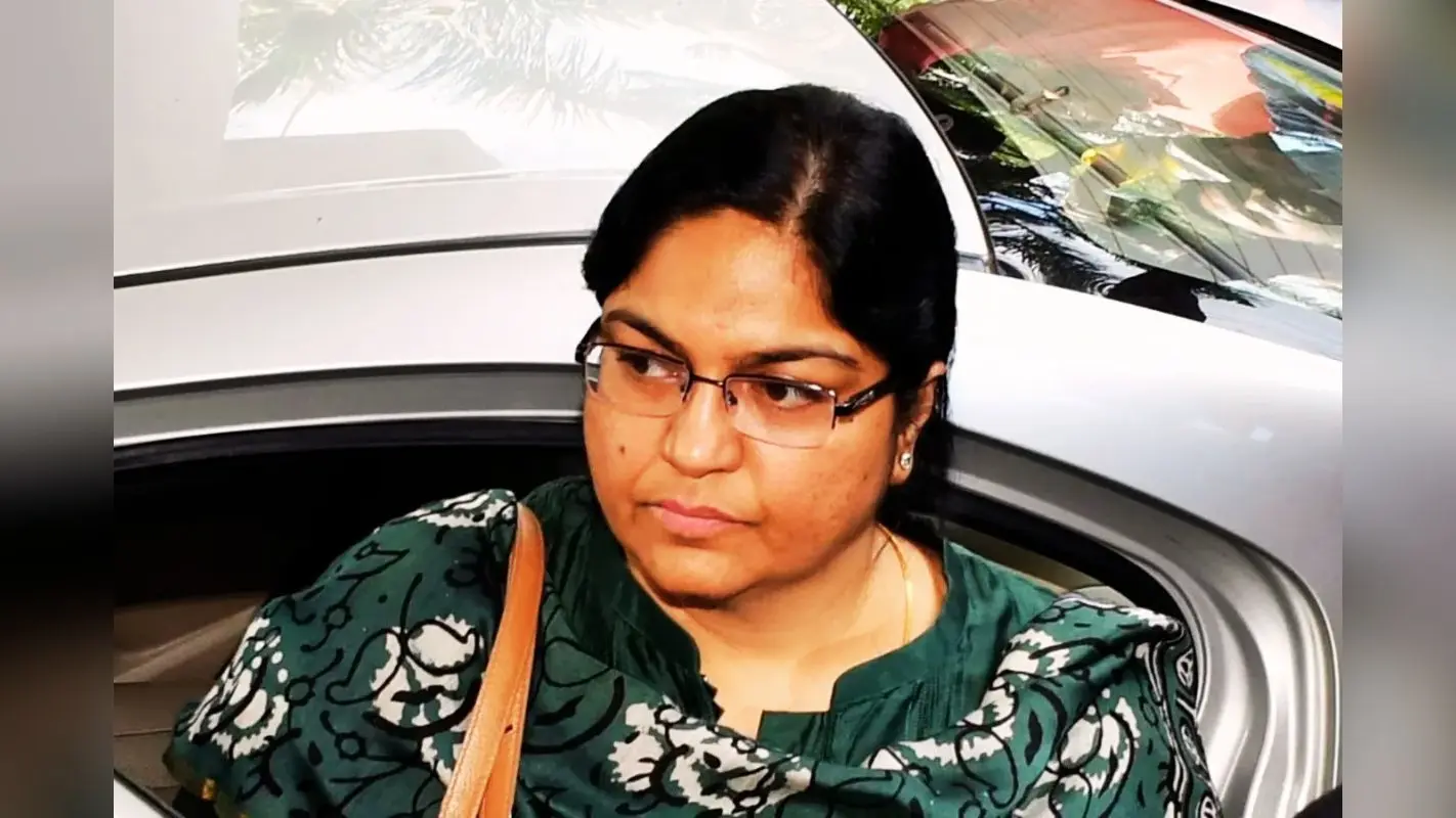 आईएएस पूजा सिंघल पति संग जाना चाहती है दूसरे देश, पासपोर्ट रिलीज के लिए याचिका दाखिल