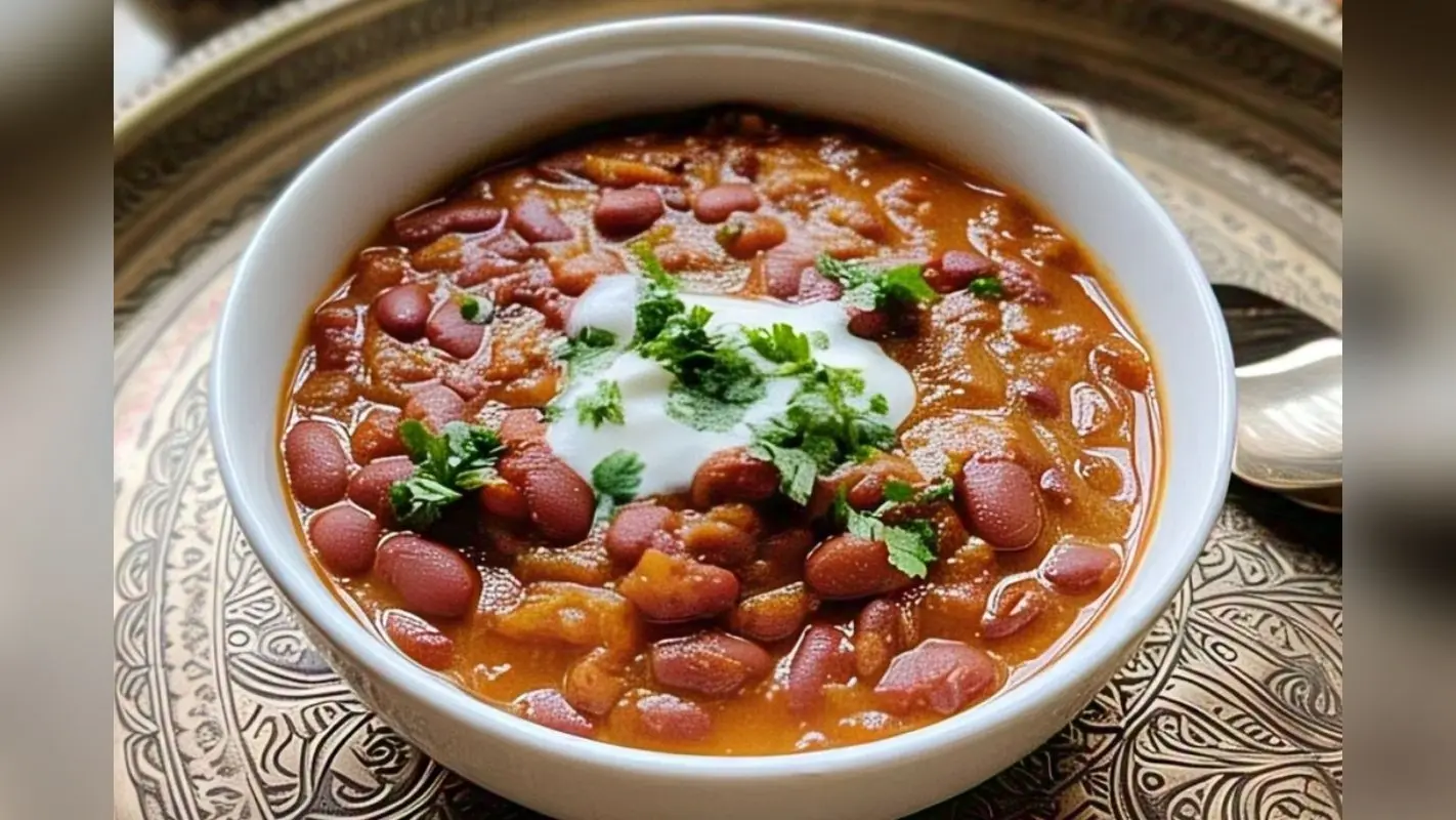 Rajma Recipe: आलू की सब्जी खा-खाकर हो गए हैं परेशान, तो आज ही घर पर बनाएं लाजवाब राजमा