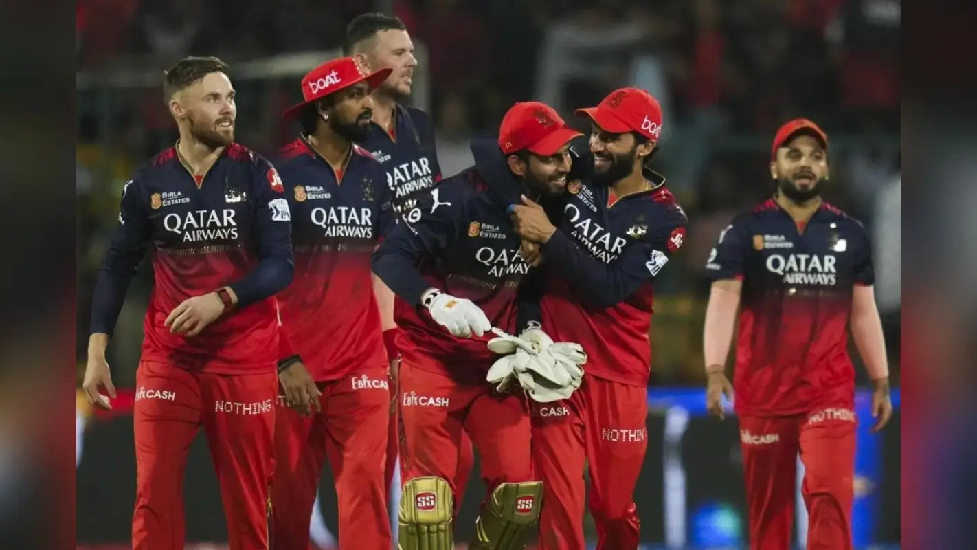 IPL 2025: RCB की खुशी हुई दोगुनी, प्लेऑफ से पहले लौट आया मैच विनर खिलाड़ी