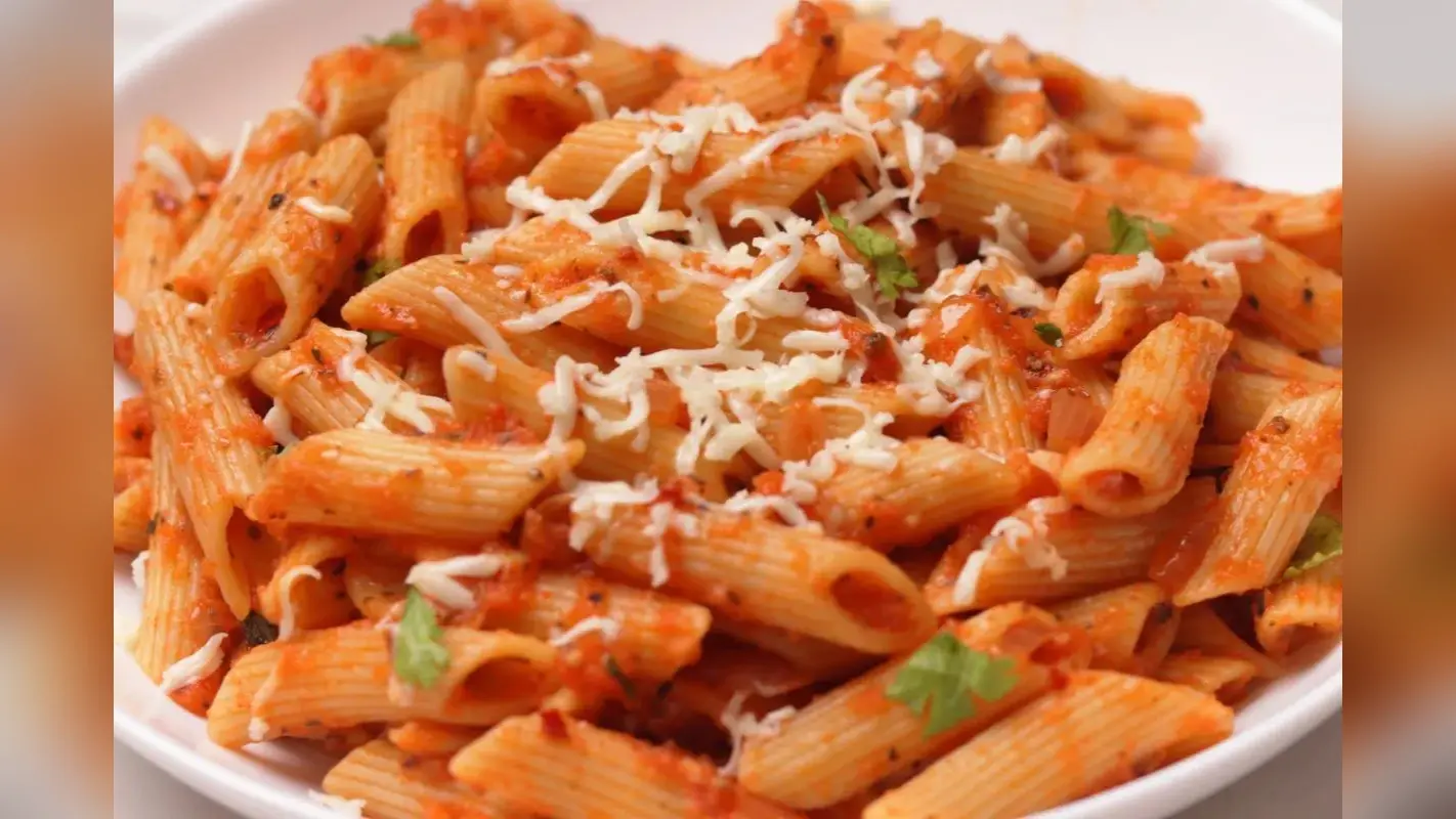 Red Sauce Pasta Recipe: घर पर बनाएं रेस्टोरेंट स्टाइल रेड सॉस पास्ता, आसान 3 स्टेप्स में