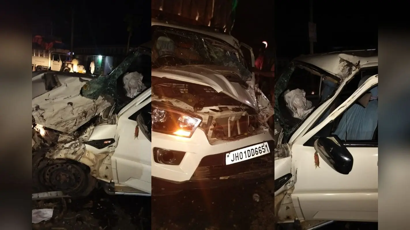 पूर्वी सिंहभूम में डिवाइडर से टकराकर पलटा ट्रेलर, चालक की मौत