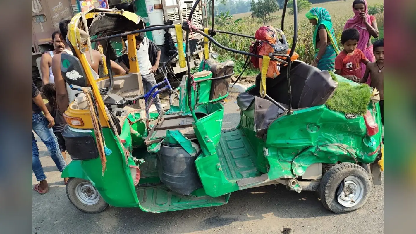 Horrific Accident: सिमरी बख्तियारपुर-मुरली रूट में भीषण हादसा, ट्रक- सीएनजी की टक्कर में एक की मौत, चार घायल