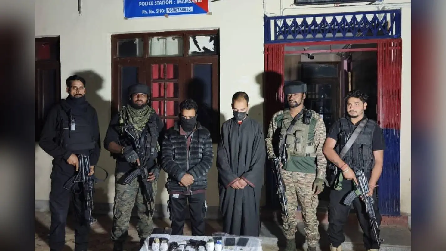 Jammu & Kashmir : आतंकियों के दो मददगार दबोचे गए, सुरक्षाबलों को मिली बड़ी कामयाबी