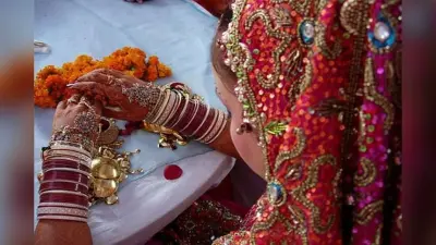 Wedding: जयमाला के दौरान हुई हिंसक झड़प, पिता को पिटता देख स्टेज से दूल्हा फरार