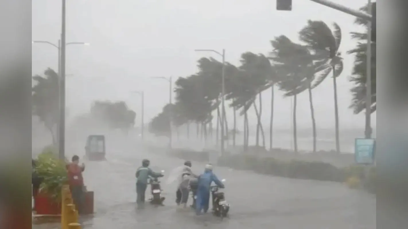 Bihar Weather Update: बिहार के इन 3 जिलों में तेज आंधी-बारिश बनेगी आफत, मौसम विभाग ने किया अलर्ट, बच कर रहें !