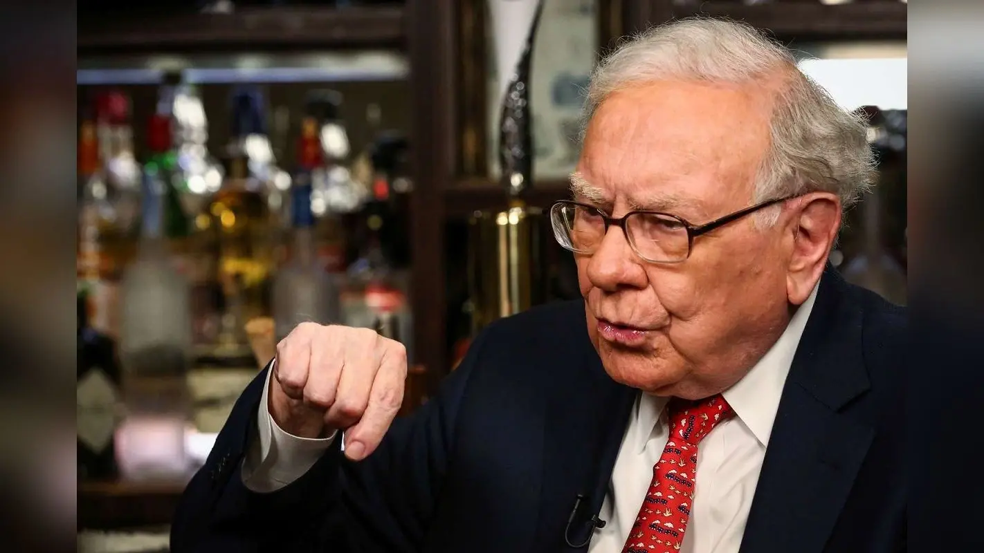 दिग्गज निवेशक Warren Buffet की कंपनी की आमदनी में 64% बड़ी गिरावट, 14% घटा मुनाफा