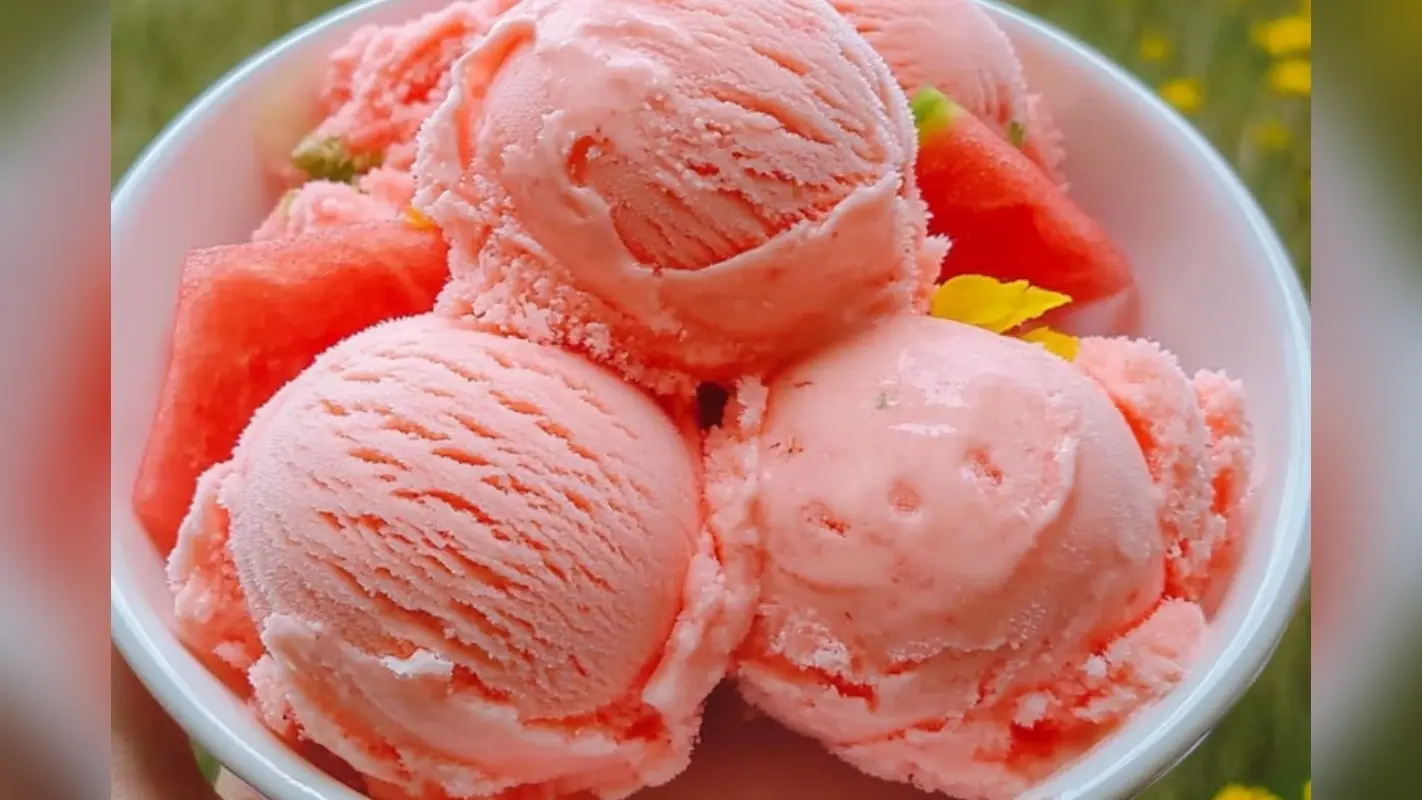 Watermelon Ice-Cream Recipe: घर पर बनाएं क्रीमी तरबूज आइसक्रीम, बिना मशीन, गर्मी में ठंडक का टेस्टी तरीका