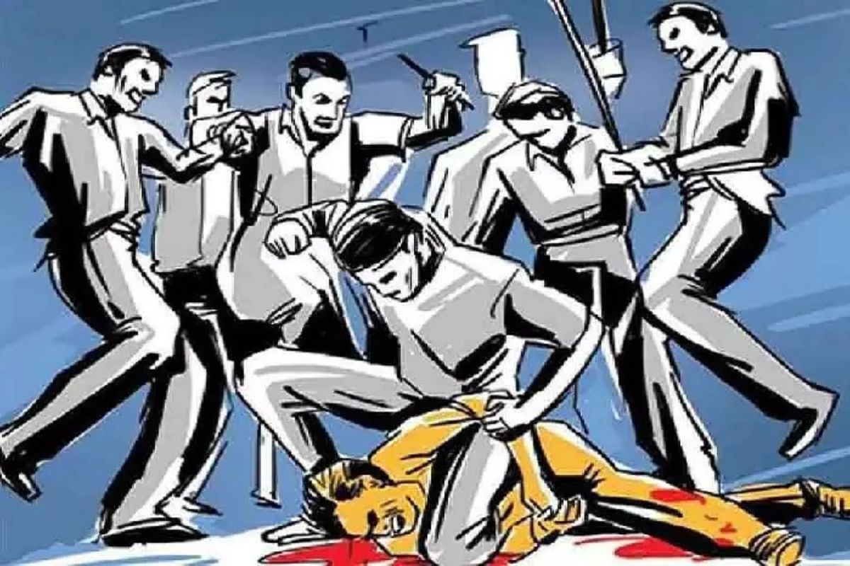 Nawada News: कपड़े सुखाने को लेकर चला खूनी खेल, तलवार-लाठी के हमले में 8 जख्मी