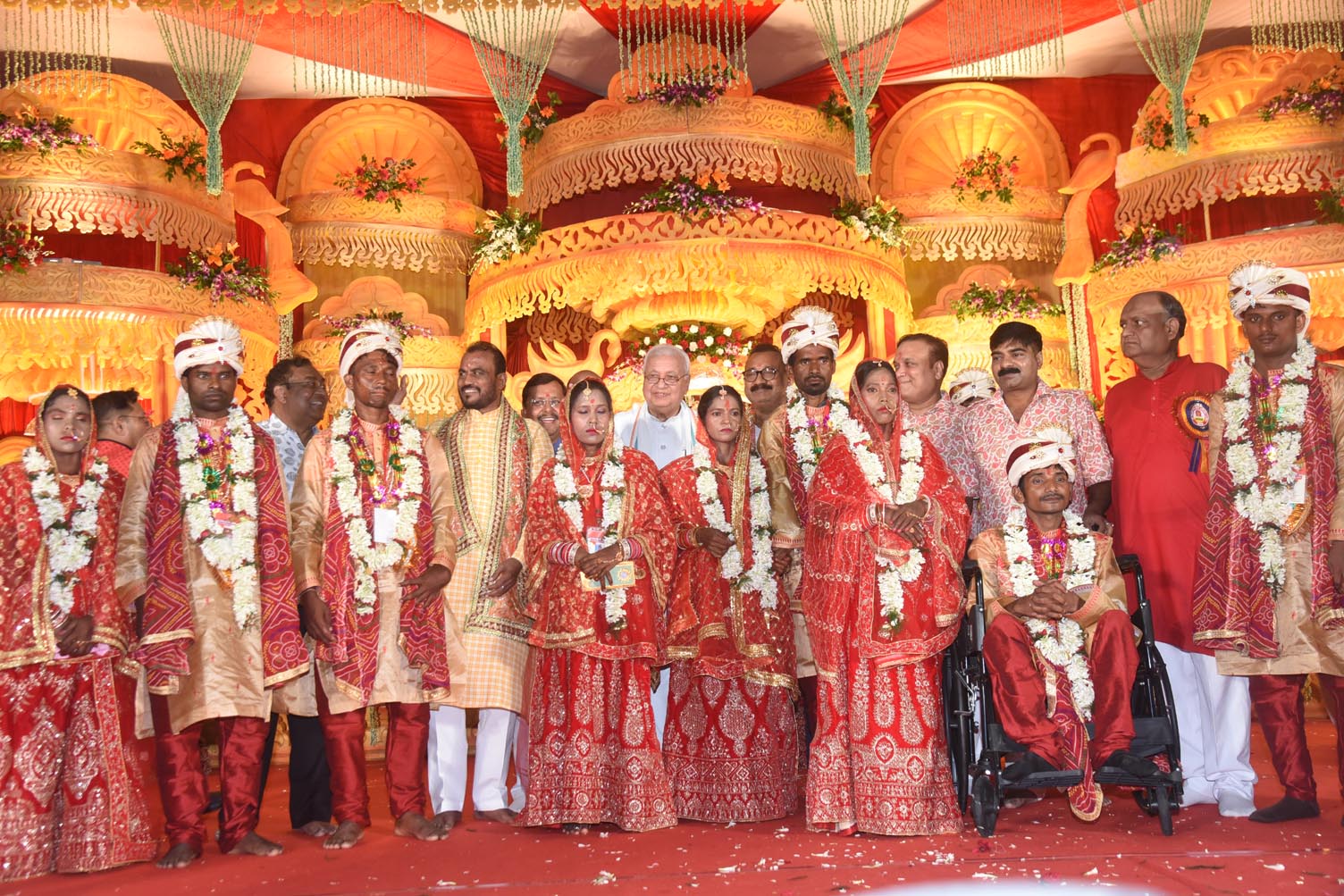 पटना में एक साथ 51 जोड़े लिए सात फेरे, दुल्हा-दुल्हन को आशीर्वाद देने पहुंचे थे राज्यपाल आरिफ खान