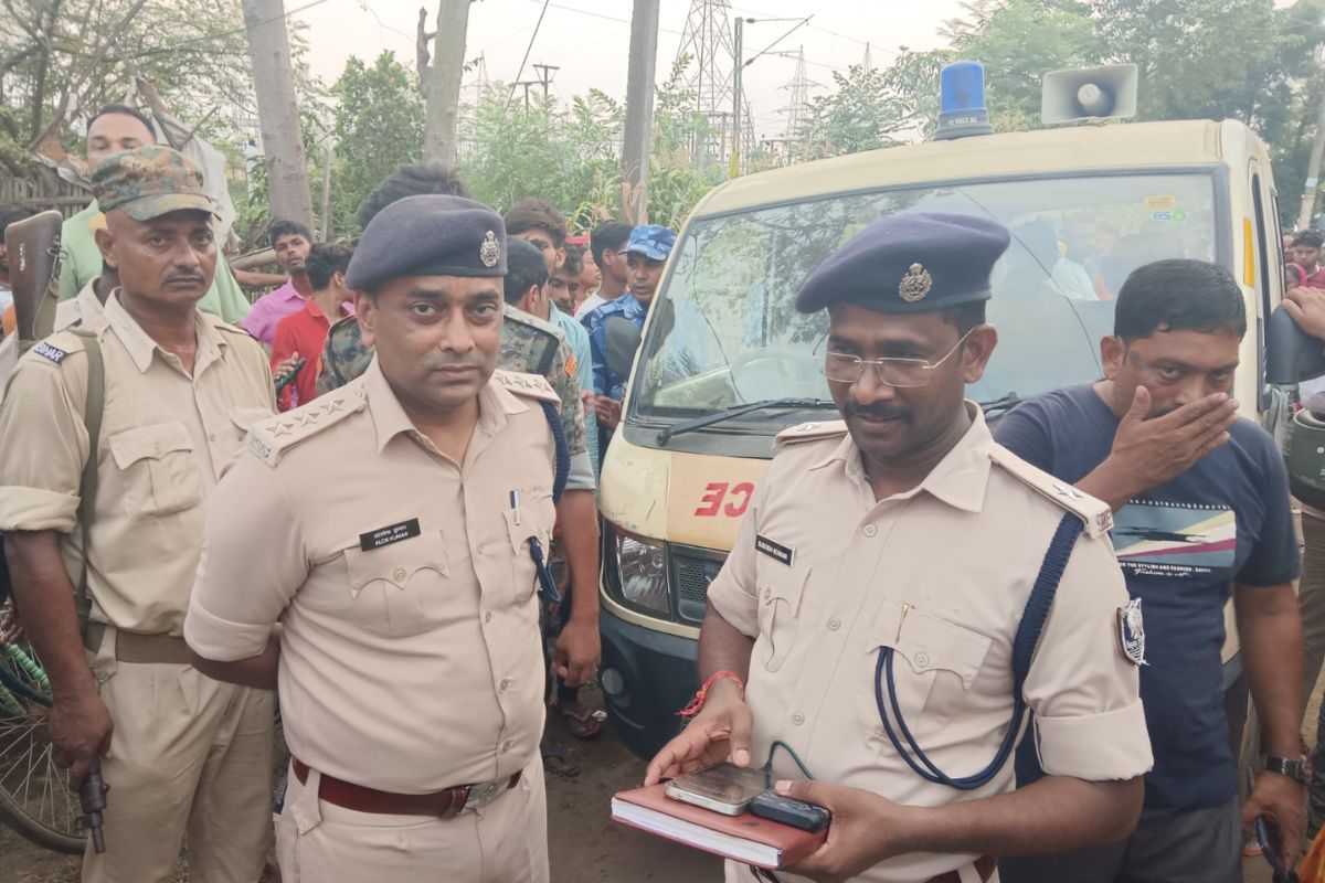 घटनास्थल पर पहुंची पुलिस
