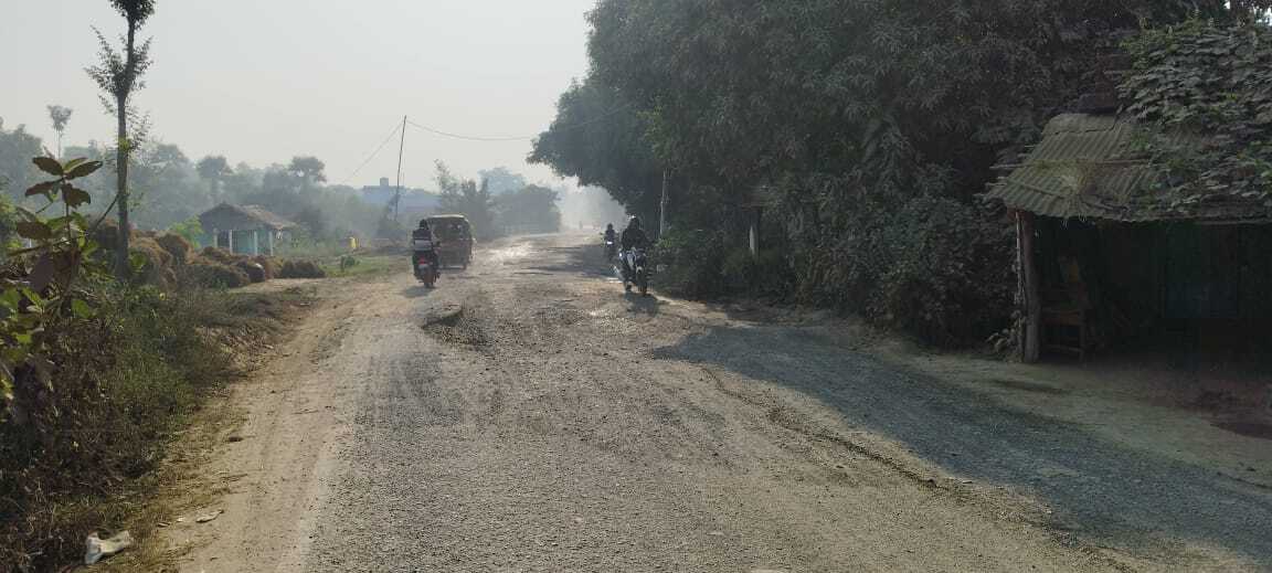 धोरैया-पुनसिया सड़क मार्ग हो गयी जर्जर, जानलेवा हो रही यात्रा