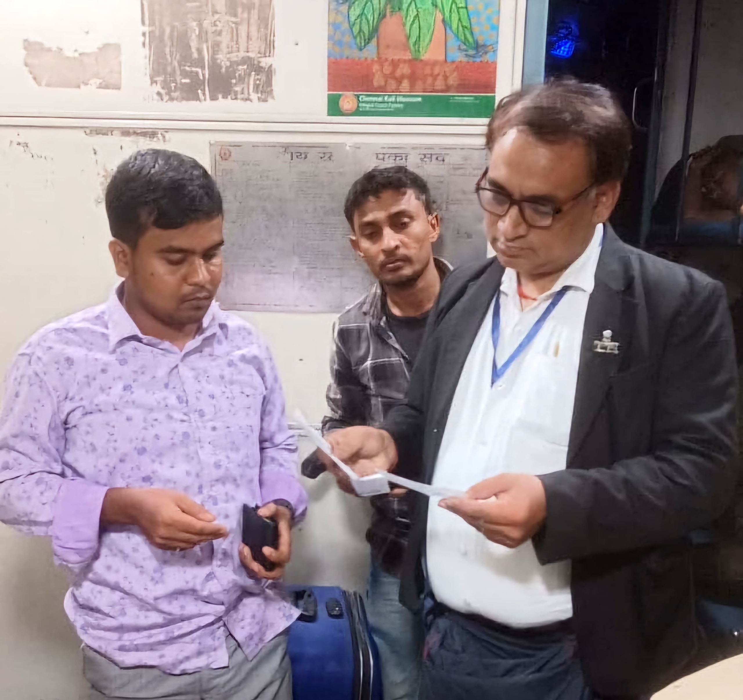 Giridih News: हजारीबाग रोड समेत पूरे धनबाद मंडल में चला मेगा टिकट चेकिंग अभियान