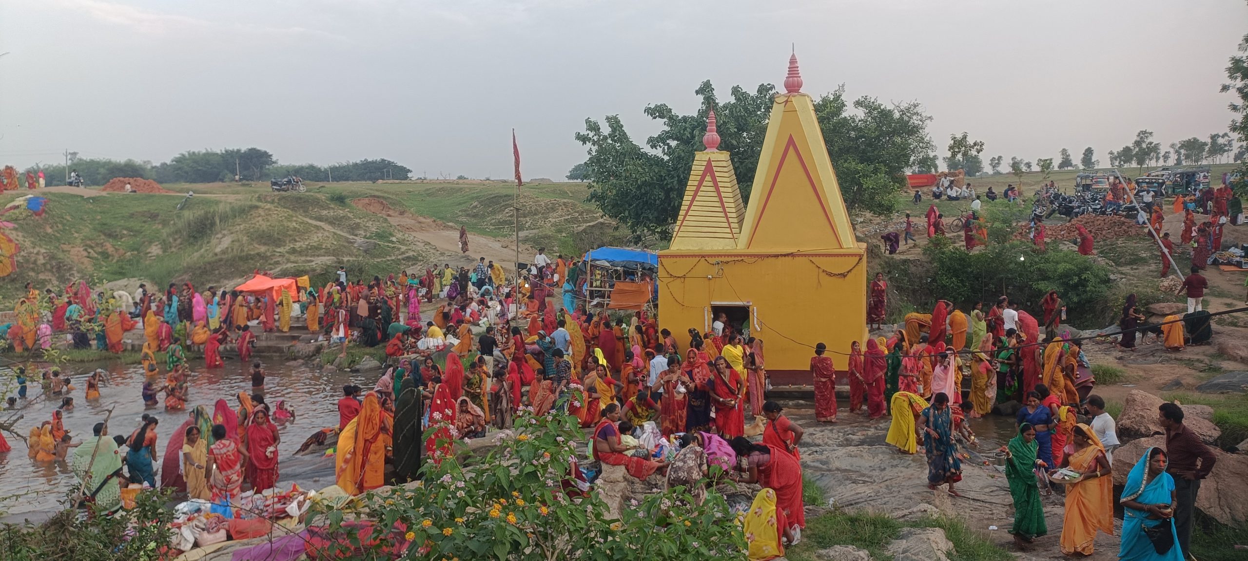 Giridih News: निर्जला एकादशी को लेकर शिवालयों में उमड़ी भक्तों की भीड़