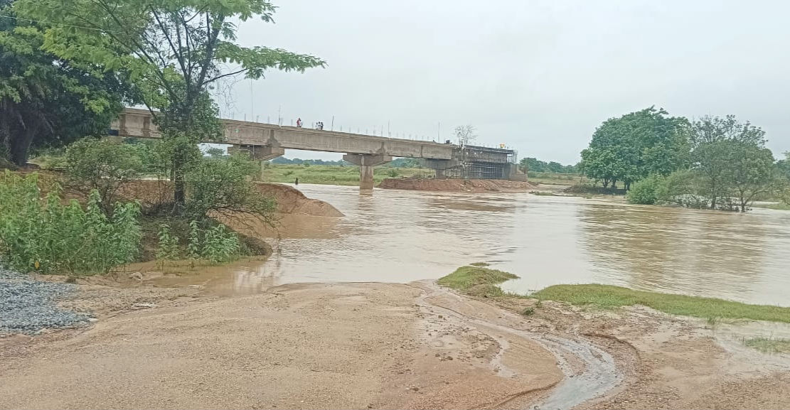 बीरगोड़ा नदी में बना डायवर्सन बहा