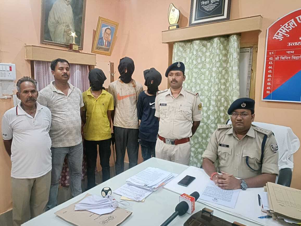 पिस्तौल, कारतूस, लूटी गई बाइक व मोबाइल के साथ तीन अपराधी गिरफ्तार