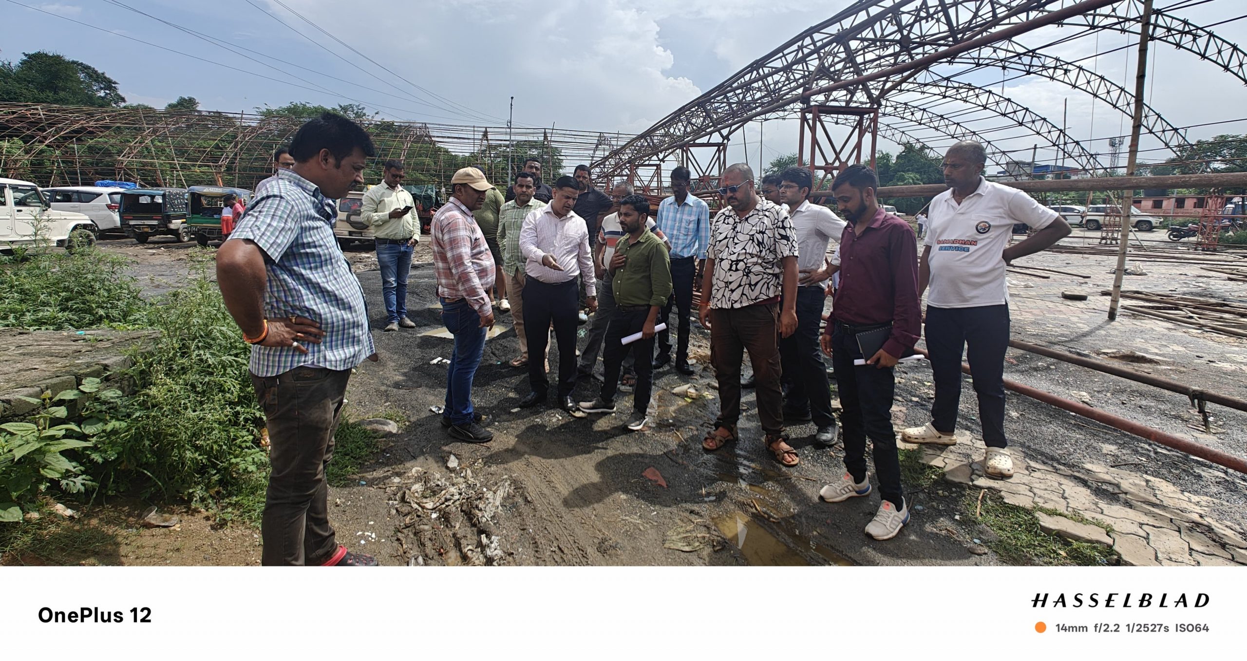 Deoghar news : शिवगंगा घाट की सफाई व रंग-रोगन का नगर आयुक्त ने किया निरीक्षण