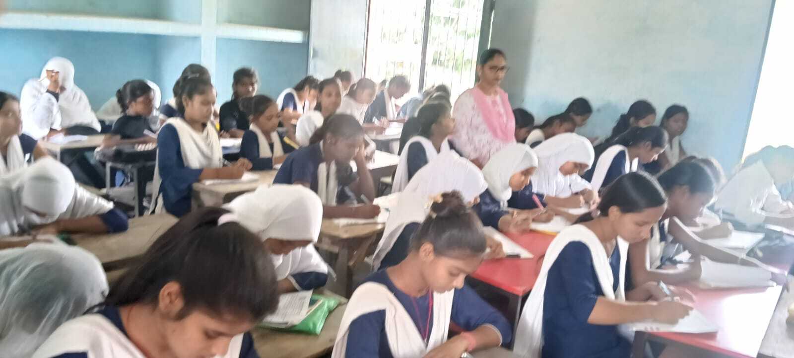 Madhubani : नवमी व दसवीं कक्षा की त्रैमासिक परीक्षा प्रारंभ
