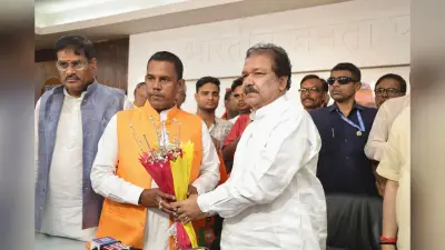 Bihar Chunav 2025: बिहार चुनाव से पहले RJD को बड़ा झटका, 300 समर्थकों के साथ डॉ. अजीत यादव ने थामा बीजेपी का हाथ