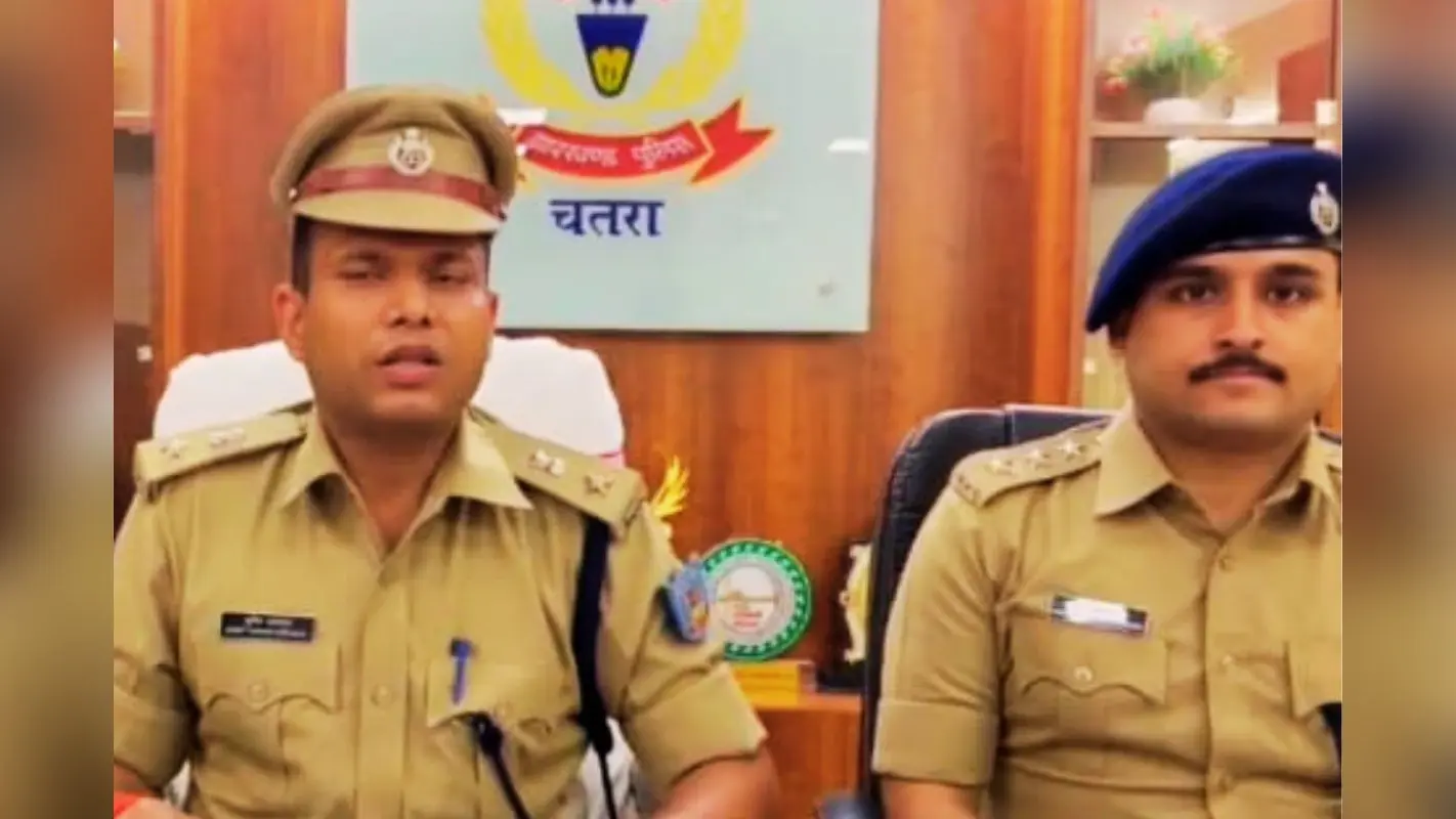 चतरा पुलिस ने अर्जुन गंझू को लोडेड कट्टा के साथ किया गिरफ्तार, जमीन खोदकर निकाला गोलियों का जखीरा