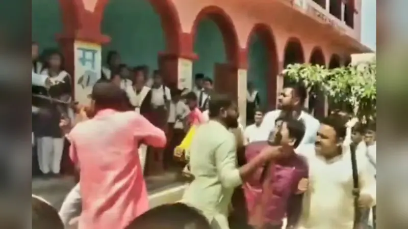 फिल्म की शूटिंग का वीडियो वायरल: स्कूल में शूट किए गए किडनैपिंग सीन को बताया जा रहा शिक्षक का पकड़ौआ विवाह