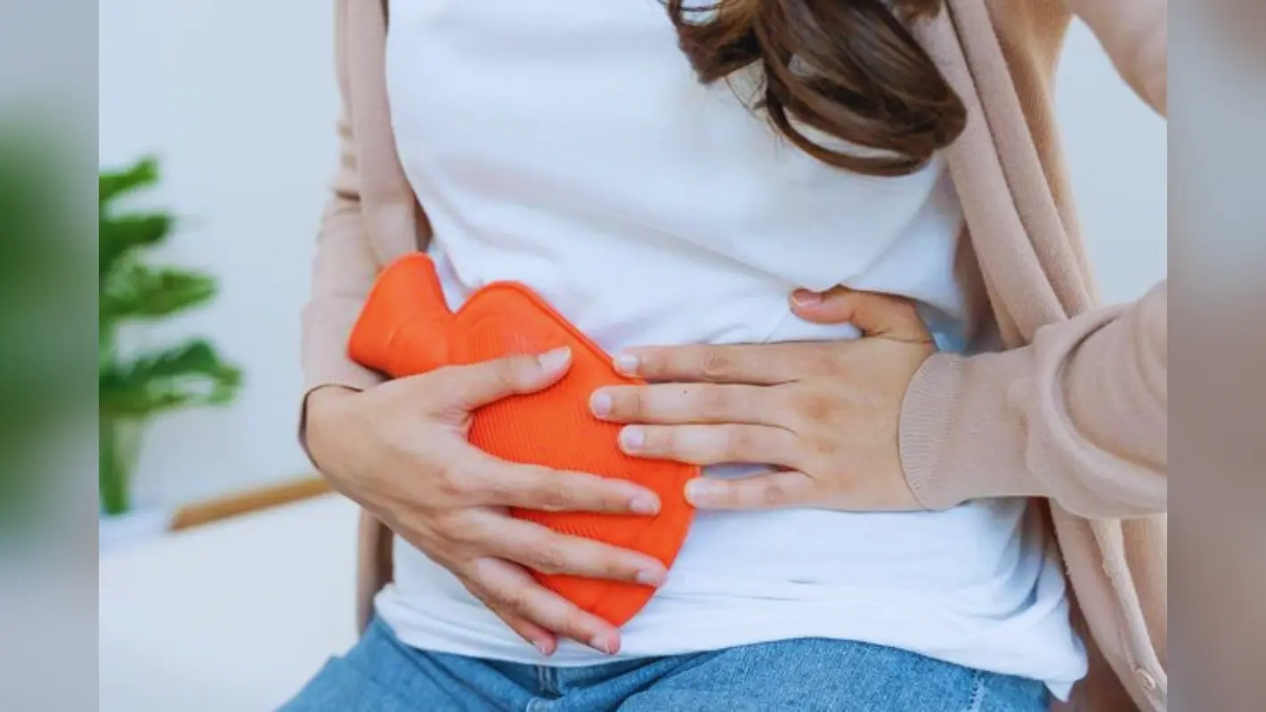 How to Reduce Bloating: क्या पीरियड्स से पहले ब्लोटिंग सामान्य है? जानें कारण, लक्षण और आसान उपाय