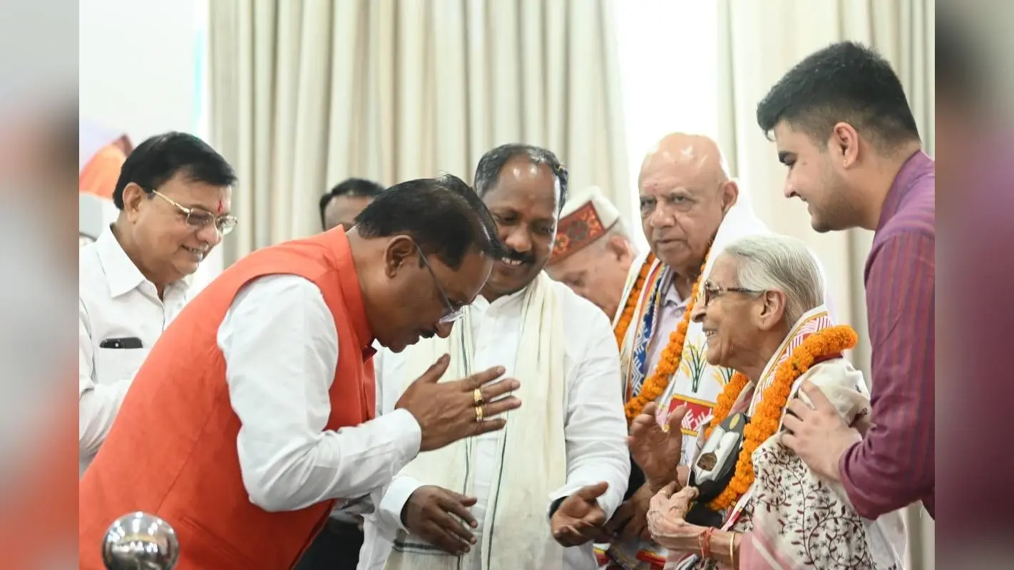 Chhattisgarh News : लोकतंत्र सेनानियों का संघर्ष हम सबके लिए प्रेरणास्रोत, मुख्यमंत्री विष्णु देव साय ने कहा