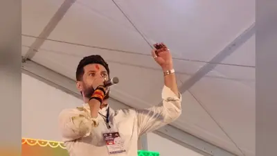 Chirag Paswan: चिराग को देखने उमड़ी भीड़ बेकाबू, गाड़ी पर चढ़ गए कार्यकर्ता, टूटा सुरक्षा घेरा