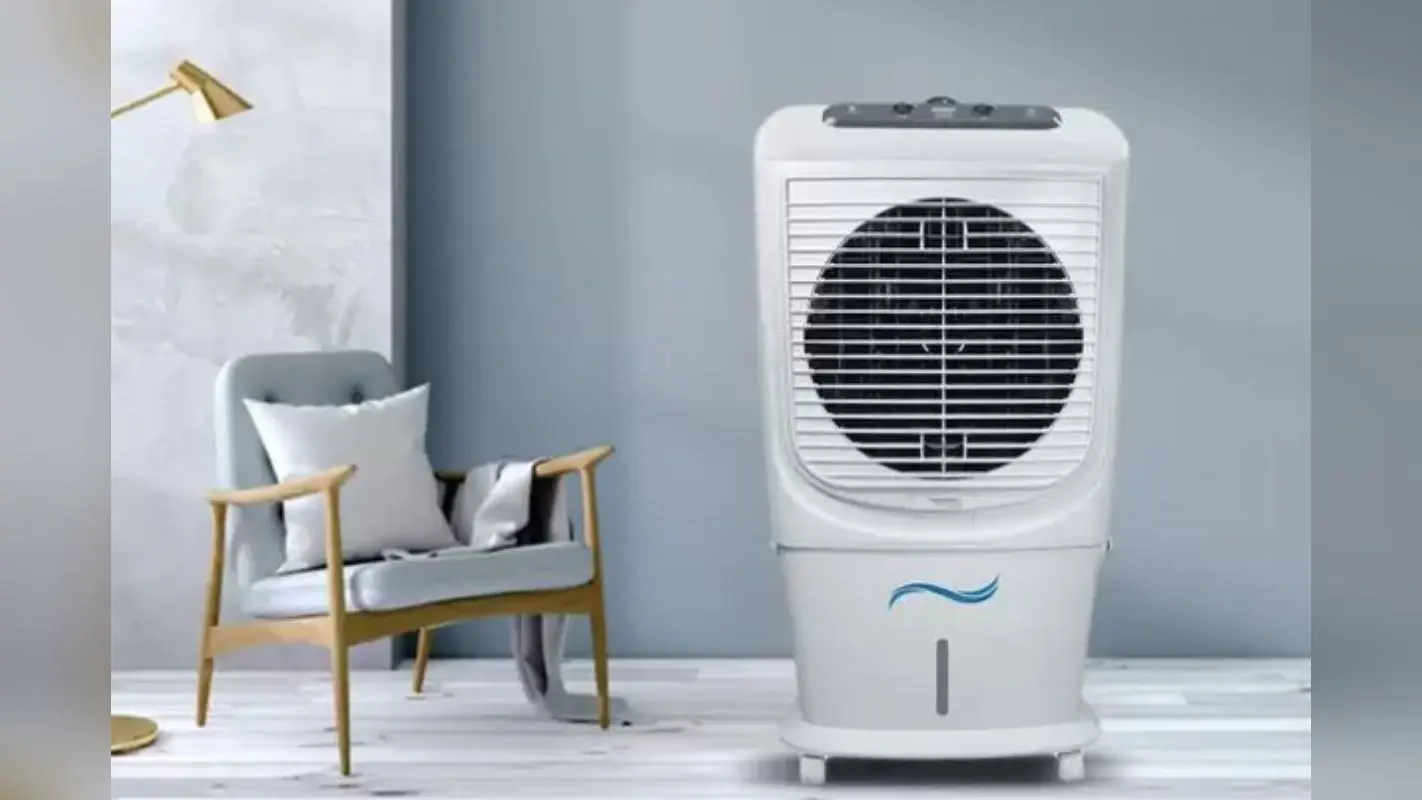 Cooler Tips: झुलसाती गर्मी में कमरा बन जाएगा कश्मीर, कूलर में डाल दें बस किचन की ये 2 चीज