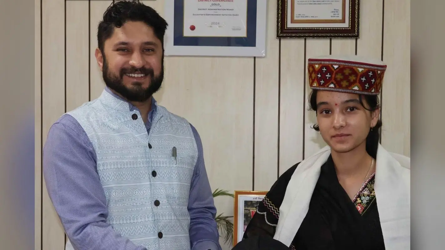 DC For A Day: हिमाचल की बेटी ने रचा इतिहास, मंडी टॉपर अन्वी बनीं एक दिन की जिलाधिकारी