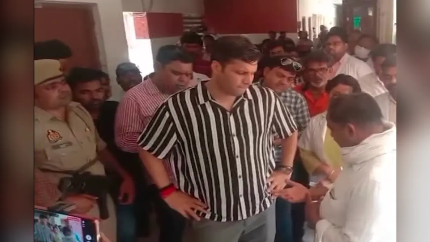 प्रयागराज के डीएम का फुल एक्शन मोड! बच्चों के अस्पताल में मची खलबली, अफसरों की खुली पोल
