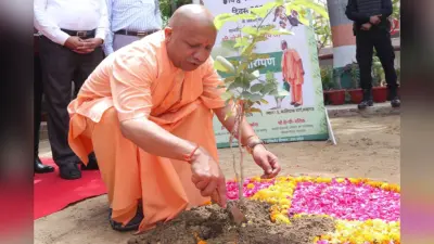 योगी ने चलाया ‘एक पेड़ मां के नाम’ अभियान, एक दिन में लगेंगे 35 करोड़ पौधे