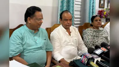 दिशोम गुरु शिबू सोरेन का हाल जानने झारखंड कांग्रेस के सह प्रभारी संग दिल्ली रवाना हुए मंत्री डॉ इरफान अंसारी
