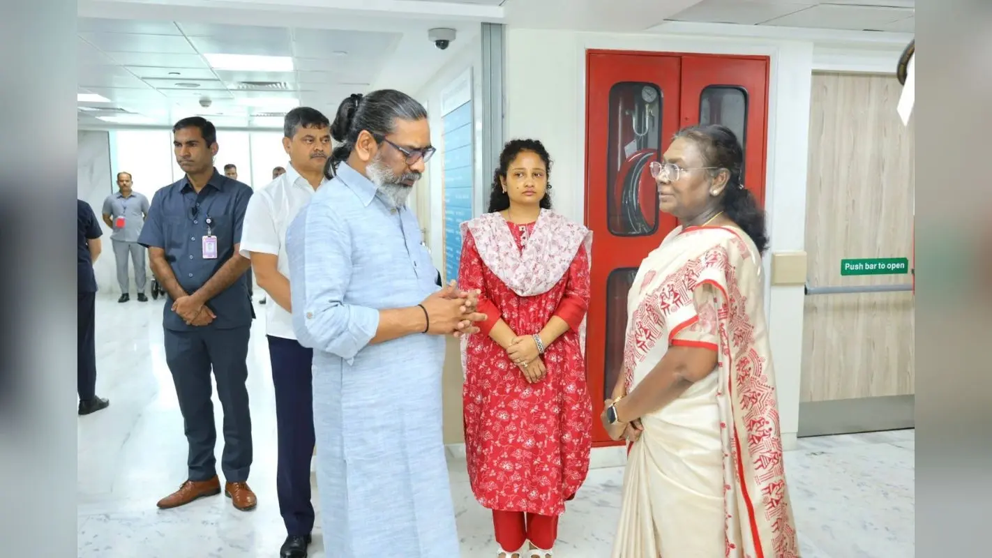 सर गंगाराम अस्पताल पहुंचीं राष्ट्रपति द्रौपदी मुर्मू, दिशोम गुरु शिबू सोरेन के स्वास्थ्य की ली जानकारी