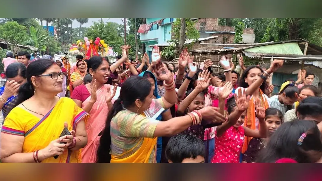 Samastipur News:शिवशक्ति प्राण-प्रतिष्ठा के मौके पर शिवलिंग को कराया गांव भ्रमण