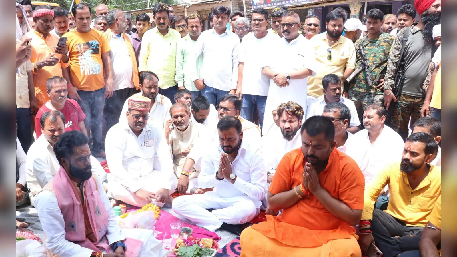 Motihari: 42 करोड़ की लागत से जीर्णोद्धार हो रहे सड़क का विधायक ने किया शिलान्यास